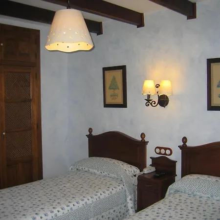 Hotel de Montaña Cueva Ahumada-2