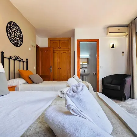 Azuline Hostal Dinamarca-3