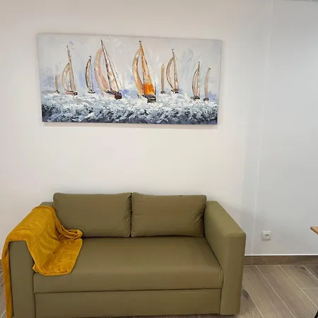 Rovior Rooms & Cafe-3