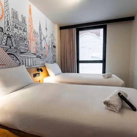 easyHotel Barcelona La Sagrera-3