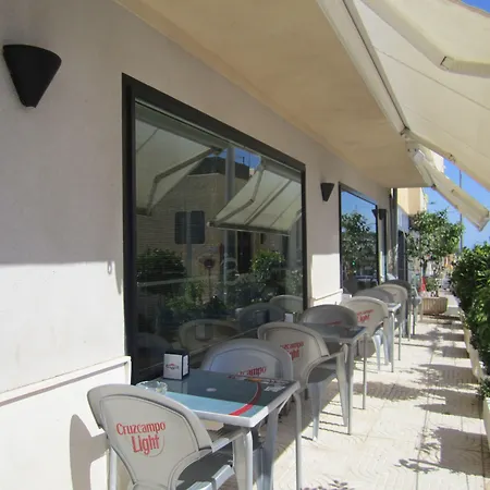 Hotel y Apartamentos Mirablau-3