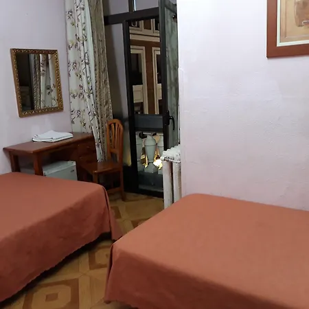 Hostal Fuentesol-2