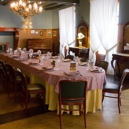 Fonda Hotel 1771-3