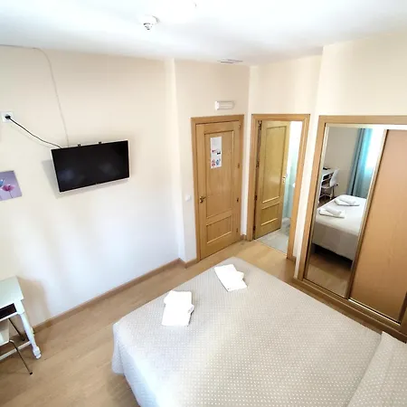 Hostal Hernan Cortes-2