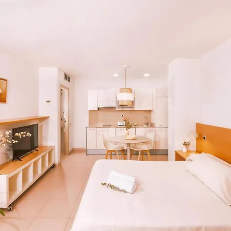 Apartamentos Porta Coeli-3