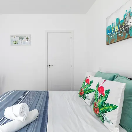Ayz Juan De Mena - Auto Check-In Property-2