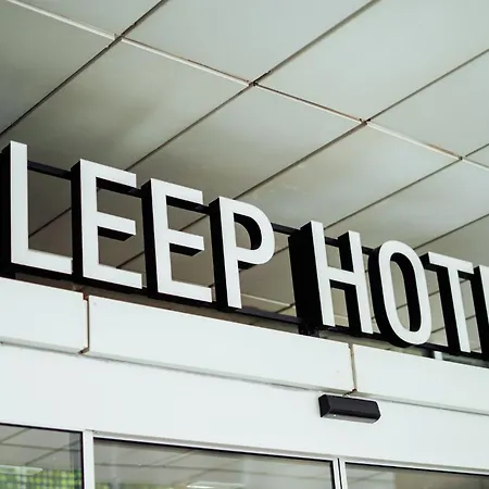 Zleep Madrid Airport-3