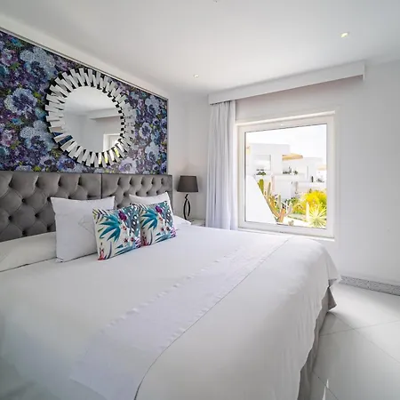 Lani'S Suites De Luxe - Adults Only-3