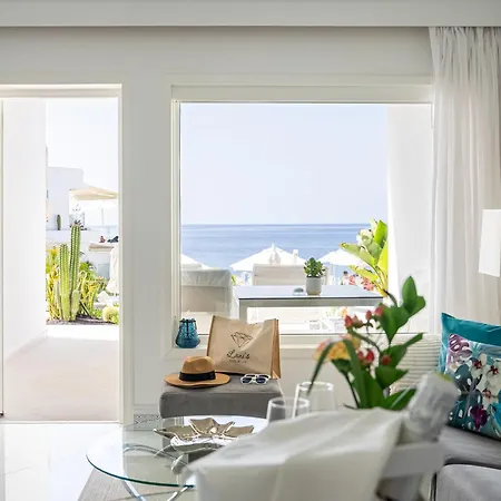 Lani'S Suites De Luxe - Adults Only-2