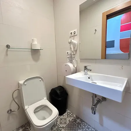 Be Ramblas Guest House-3