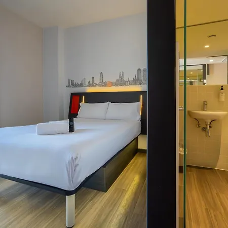 Easyhotel Barcelona Fira-3
