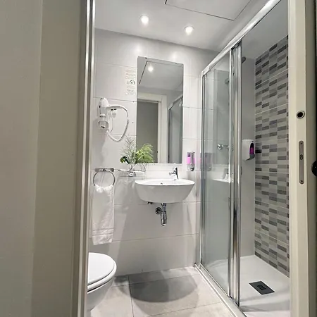Hotel BESTPRICE Gracia-3