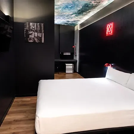 Yomo Hostal Bcn Port-3