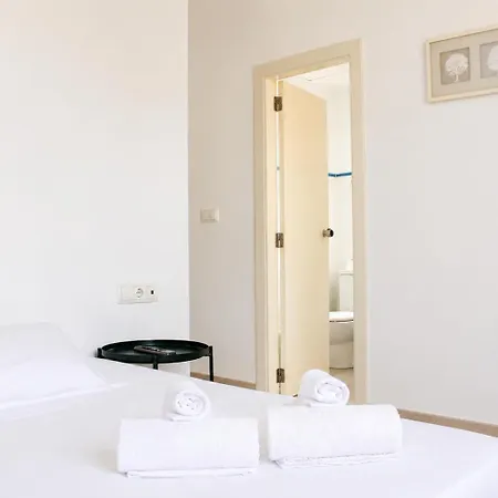 Malvarrosa Beach Rooms-3