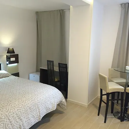 H Central Gran Vía Apartments Madrid-2