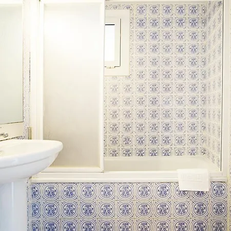 Gran Via Guesthouse-2