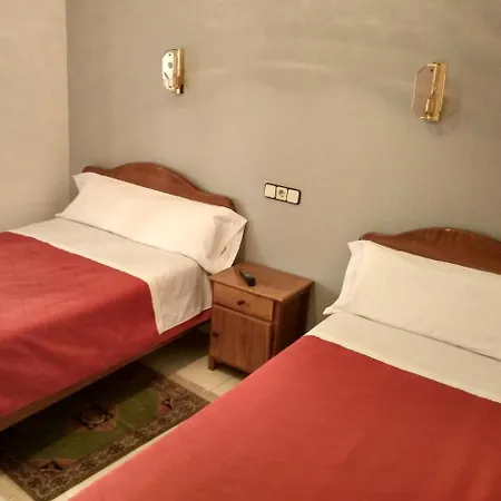 Hostal Gaudí-2
