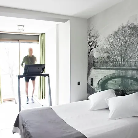 Hostal Un Punto Chic-Joaquin Costa-3