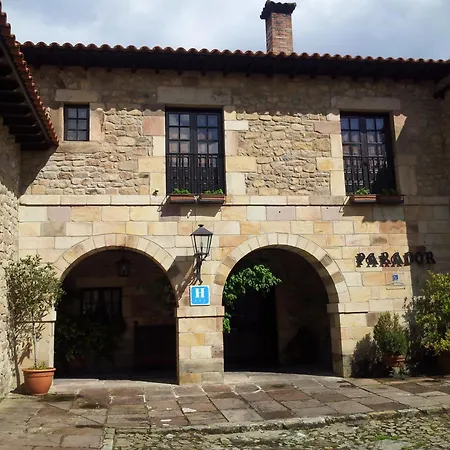 Parador De Santillana Altamira-3
