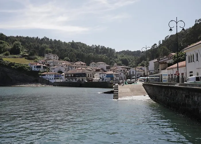El Faro Unkempt - Tazones