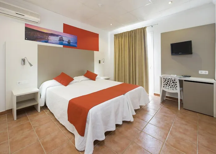 Hostal Adelino San Antonio Abad