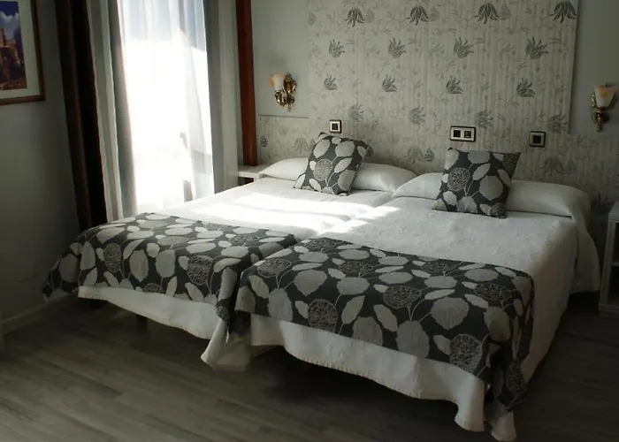 Hotel Los Naranjos Caces