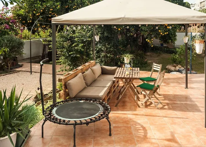 Orange Vibes Guest House Paterna