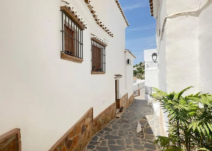 Casa Canillas - For Solo Travelers Or Small Groups Of 4 To 6 People