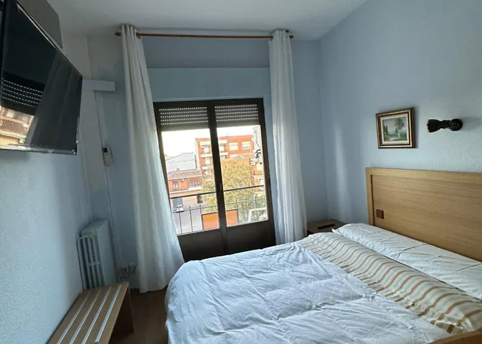 Hostal agripino y Restaurante asiático Mora
