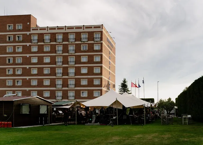 Hotel Santiago León