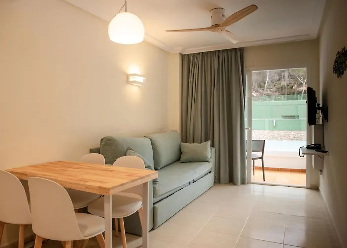 Hotel El Pinar Cala Llonga 