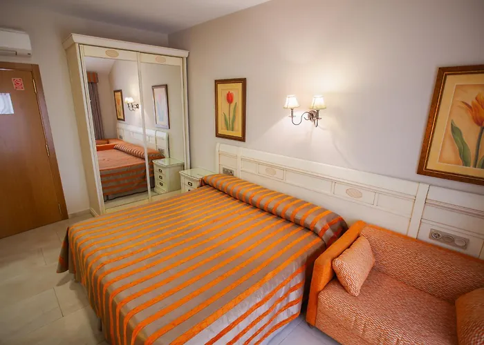 Hotel Versalles Granja de Rocamora