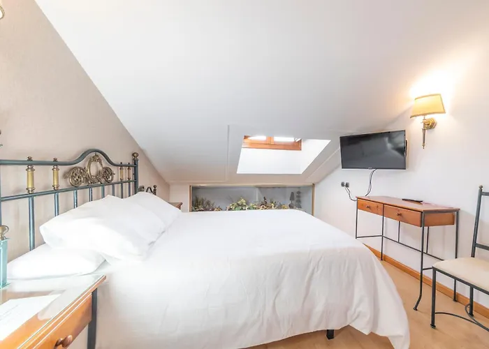 Hostal SIN RECEP24H Puerta de la Villa - Pet friendly&Restaurante