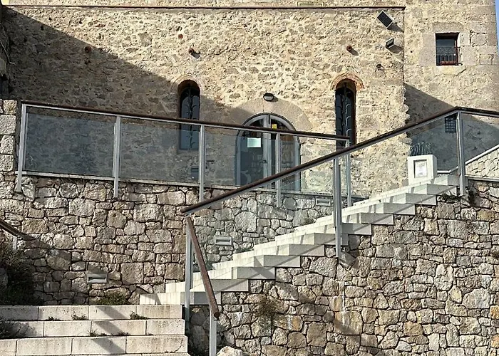 Santuari Mare de Déu Del Mont Restaurant-Hostatgería