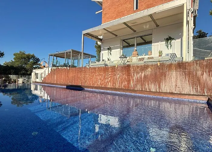 Spirit Of Queen Experience La Floresta Pearson