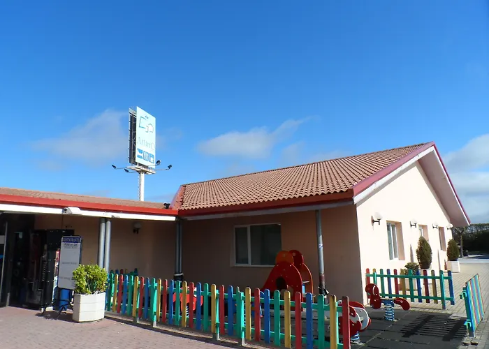 Hotel Rey Arturo Burgos Villagonzalo Pedernales