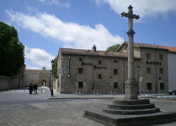 Hotel Puerta Romeros