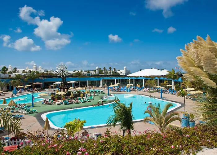 Hotel Relaxia Lanzasur Club - Aqualava Water Park à Playa Blanca 