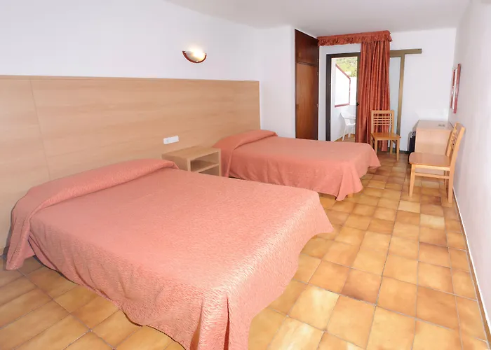 Hostal Montana San Antonio 