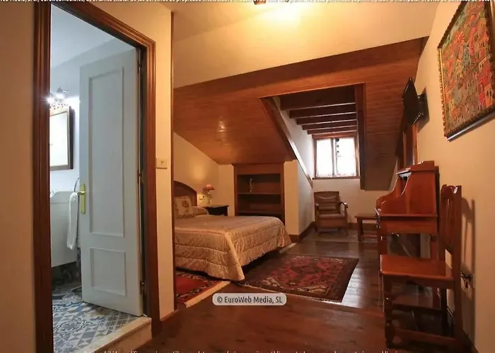 Hotel Palacio Carlos I Villaviciosa 