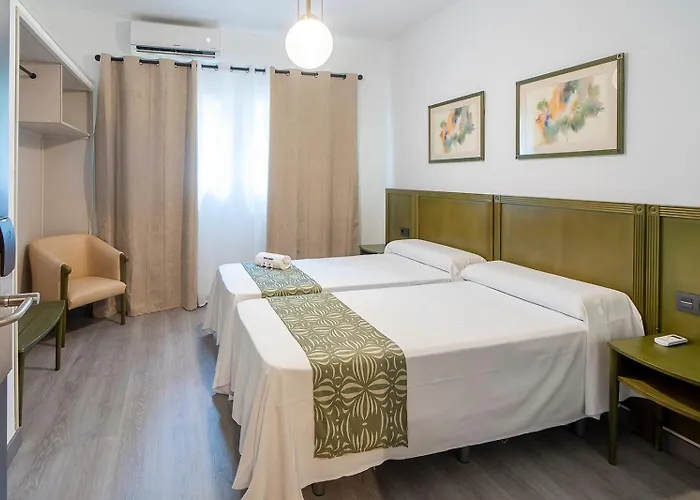 Hotel Lantana Garden Pilas