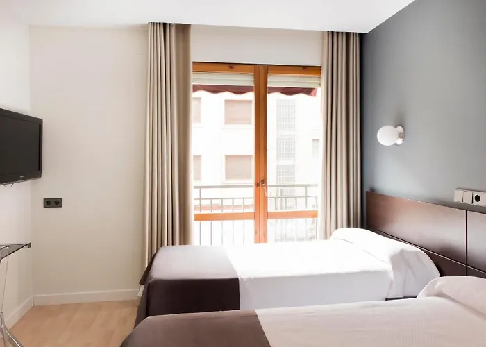 Hostal Un Punto Chic-Joaquin Costa