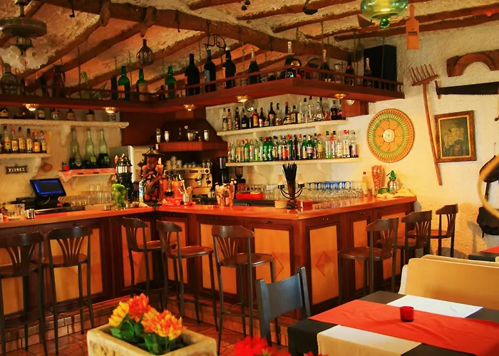Villa Columbus Rooms And Restaurant Peguera