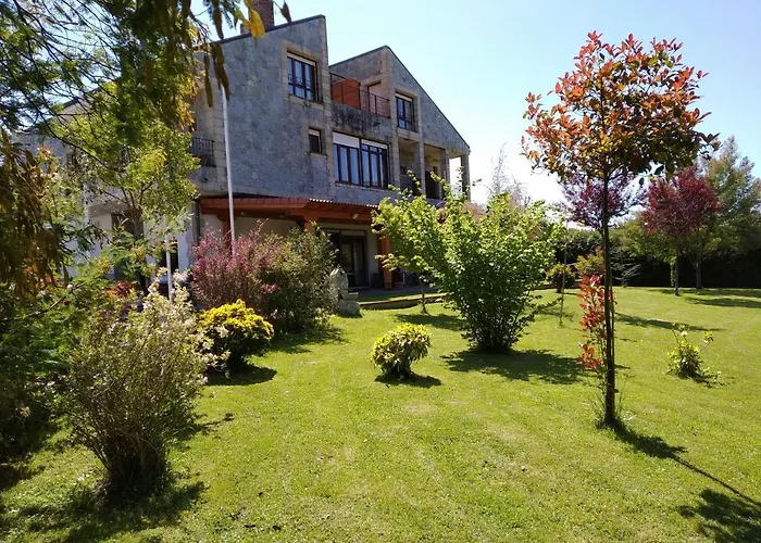 Hosteria La Moraleja Solares